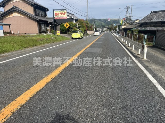 ６６８２２　不破郡関ケ原土地の前面道路含む現地写真