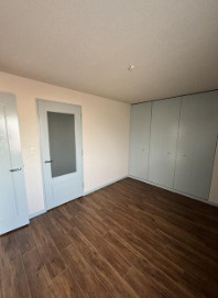 エルスタンザ中目黒の寝室|★明るいフローリングの角部屋です★