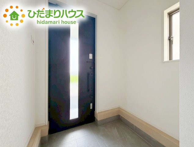 いわき市小名浜住吉第5　新築戸建　2号棟の玄関|スニーカーマニアも納得の天井まであるシューズボックス!(^^)!