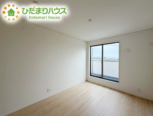 いわき市小名浜住吉第5　新築戸建　2号棟の寝室|広めの主寝室は、ベッドの他にもパソコンデスクやドレッサーなども置けちゃいます(*^-^*)