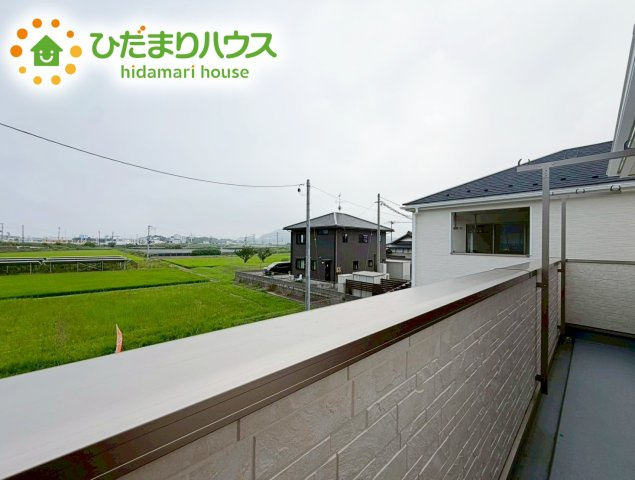 いわき市小名浜住吉第5　新築戸建　2号棟のバルコニー|ワイドなバルコニーで、ご家族全員のお洋服もらくらく干せちゃいます( *´艸｀)
