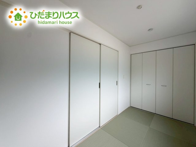 いわき市小名浜住吉第5　新築戸建　3号棟の和室|リビングと和室は続き間設計。お友達が来たときには襖を開けて、広々空間を確保できます。