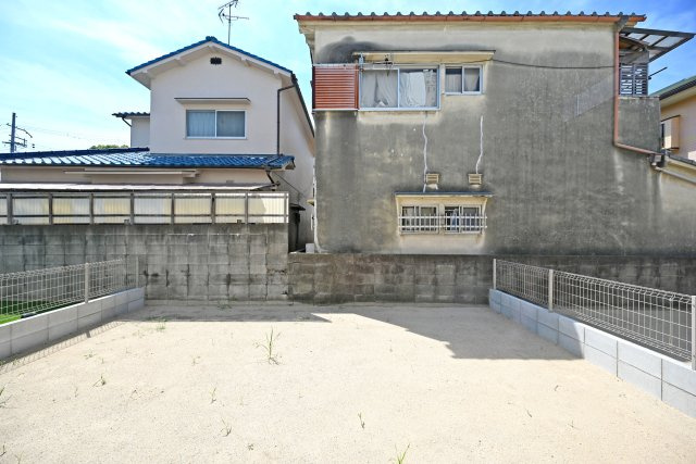 ファーストタウン東園田町3丁目新築一戸建て│4LDK+並列駐車2台可の庭|ゆとりのある庭は開放感があり、ガーデニングや外での時間など、暮らしに合わせてさまざまな使い方が楽しめます。