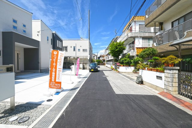 ファーストタウン東園田町3丁目新築一戸建て│4LDK+並列駐車2台可の前面道路含む現地写真|北側前面道路　幅員4.9ｍ