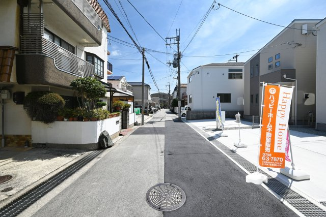 ファーストタウン東園田町3丁目新築一戸建て│4LDK+並列駐車2台可の前面道路含む現地写真|北側前面道路　幅員4.9ｍ