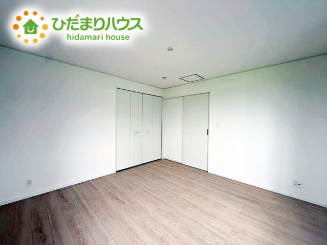 いわき市小名浜住吉第5　新築戸建　4号棟の寝室|バルコニーに面していて、たっぷり光りの入る明るい主寝室です！