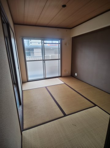 サンハイツ八坂の和室|い草の香りが落ち着く素敵な和室です