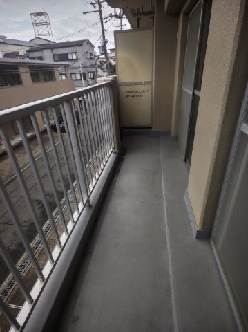 サンハイツ八坂のバルコニー|バルコニーからの眺めを楽しみながら食事をしませんか