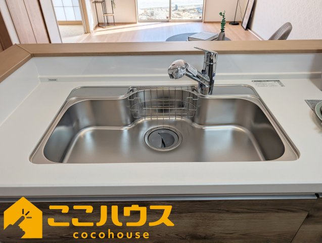 名護市宇茂佐1556番　新築戸建て　全7棟　F号棟のキッチン|洗い物のしやすいワイドシンク