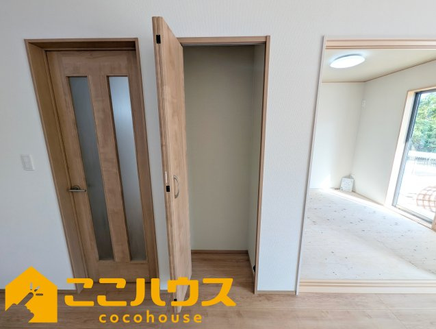 名護市宇茂佐1556番　新築戸建て　全7棟　F号棟の収納|リビング収納もございます