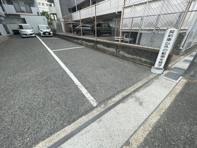 セルサス大道弐番館の駐車場