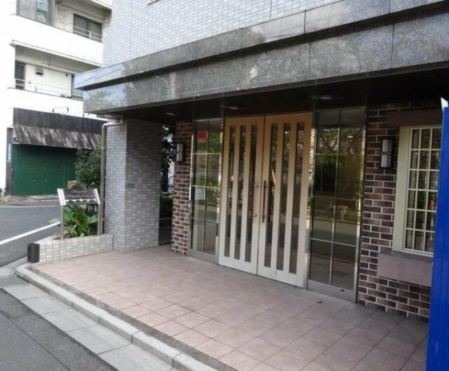アヴィニティー東中野のエントランス