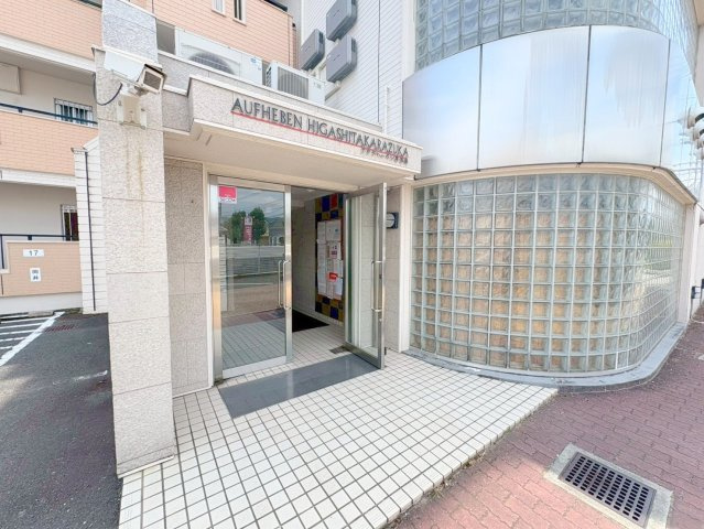 アウフヘーベン東宝塚のエントランス|落ち着いたエントランスです