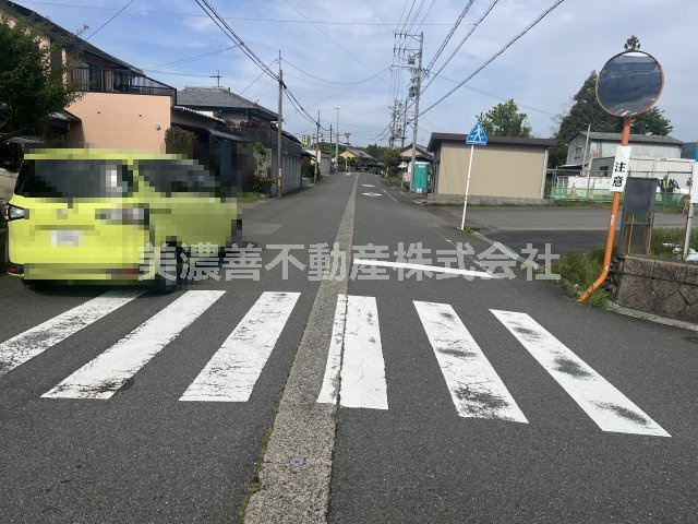 ６６８２３　不破郡関ケ原土地の前面道路含む現地写真