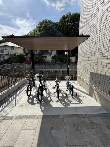 ☆敷地内屋根付き駐輪場☆※2箇所あり