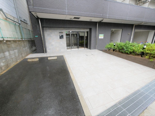 大阪市東成区大今里西１丁目の賃貸マンションのエントランス
