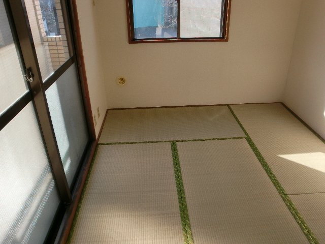 日成ビルの和室
