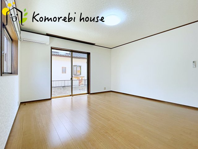 北足立郡伊奈町西小針4丁目　中古戸建の居間・リビング|撮影：'26/04/28