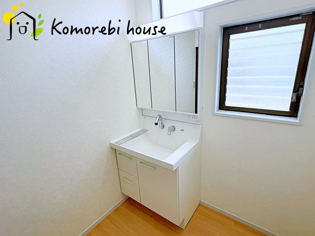 北足立郡伊奈町西小針4丁目　中古戸建の独立洗面台|撮影：'26/04/28