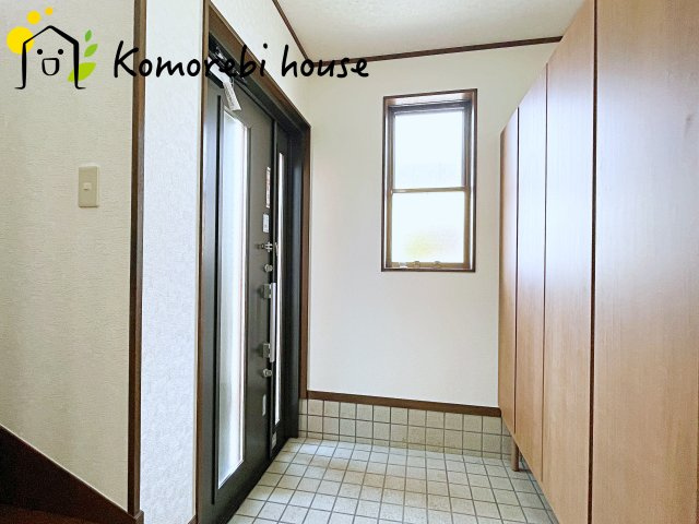 北足立郡伊奈町西小針4丁目　中古戸建の玄関|撮影：'26/04/28