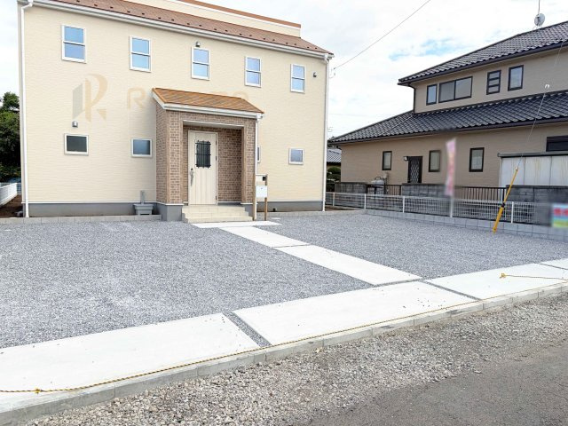 古河市中田第4　新築戸建て　1号棟の駐車場|カースペースは4台完備。ゲスト用のスペースも確保できますね♪