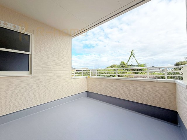 古河市中田第4　新築戸建て　1号棟のバルコニー|ホールから出入り可能な広いバルコニー！居室を通らず洗濯物や布団が干せます♪