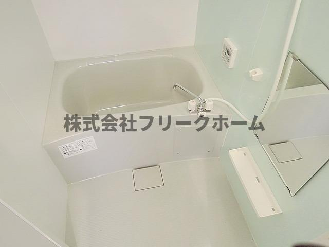 小金井市東町２丁目のアパートの浴室