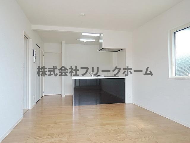 小金井市東町２丁目のアパートの居間・リビング