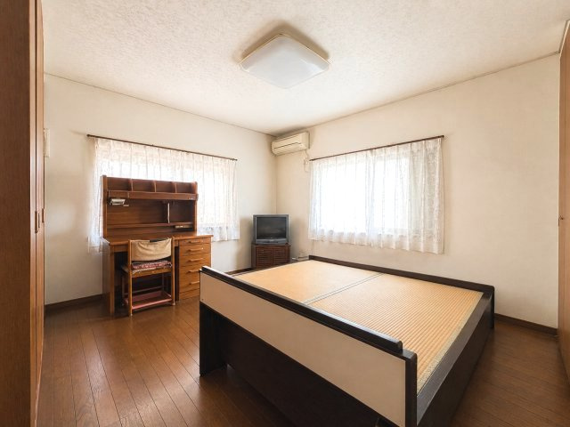 橿原市葛本町の洋室|広々とした明るい洋室７帖　※一部AI加工により家具を削除しています