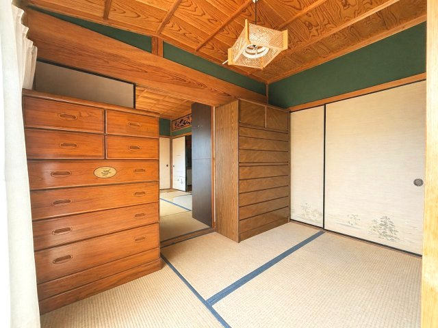 橿原市葛本町の和室|ゆったり過ごせる続き和室4.5帖です　　※一部AI加工により家具を削除しています