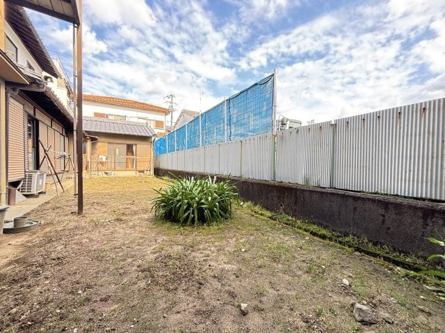 橿原市葛本町の庭|家庭菜園やお子様の遊び場に最適な広々お庭です