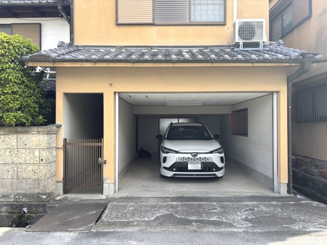 橿原市葛本町の駐車場|雨の日も安心して乗り降りできます