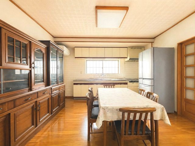 橿原市葛本町のキッチン|毎日の食事時間を快適にDK８帖　※一部AI加工により家具を削除しています