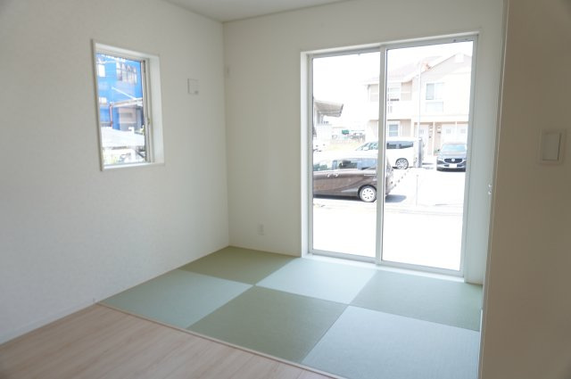草加市苗塚町 新築分譲住宅の和室|タタミコーナー3帖