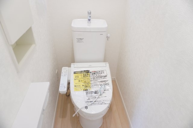 草加市苗塚町 新築分譲住宅のトイレ|2階