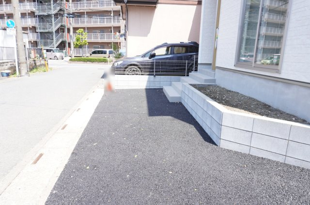 草加市苗塚町 新築分譲住宅の駐車場