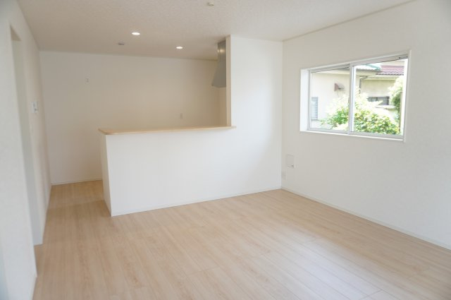 草加市苗塚町 新築分譲住宅の居間・リビング