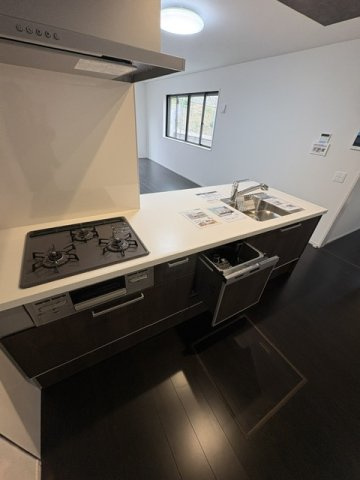 価格変更★舞子坂３丁目　新築戸建てのキッチン|食洗器もついてアイランド調のカウンターキッチンです