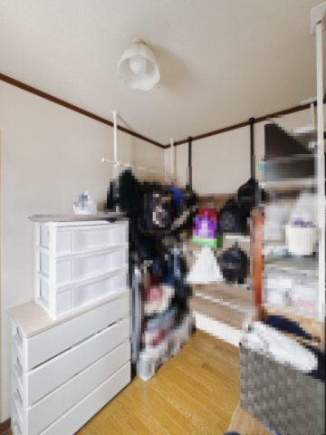 【中古戸建】太田市小舞木町の収納|■WIC｜お洋服はもちろん、使う頻度の少ない家具や小物・場所を取りがちな旅行用のスーツケースなどもしまえます。また、厚手のコートをしまっても充分な広さを堪能できるプランです♪