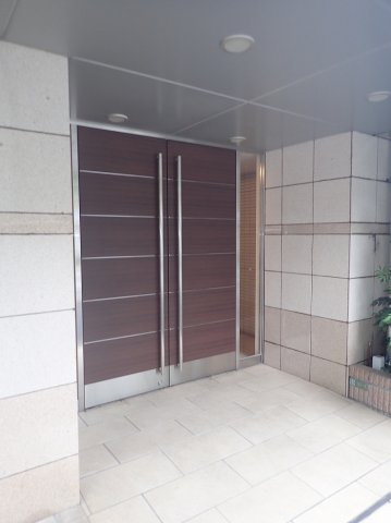 プラウドフラット小石川のエントランス
