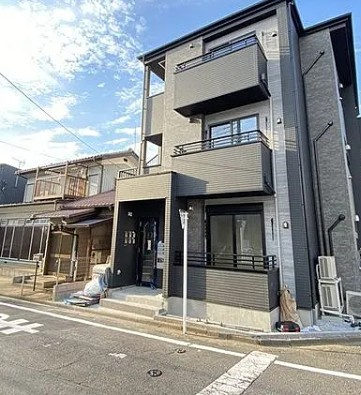 所沢市宮本町２丁目のアパートのエントランス