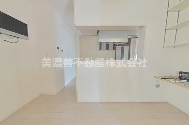 ６６８９５　岐阜市西鶉５丁目中古戸建ての居間・リビング