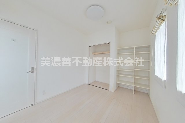 ６６８９５　岐阜市西鶉５丁目中古戸建ての洋室