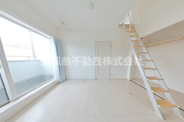 ６６８９５　岐阜市西鶉５丁目中古戸建ての洋室