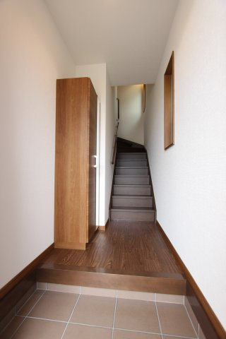 ブリーゼ円明の玄関