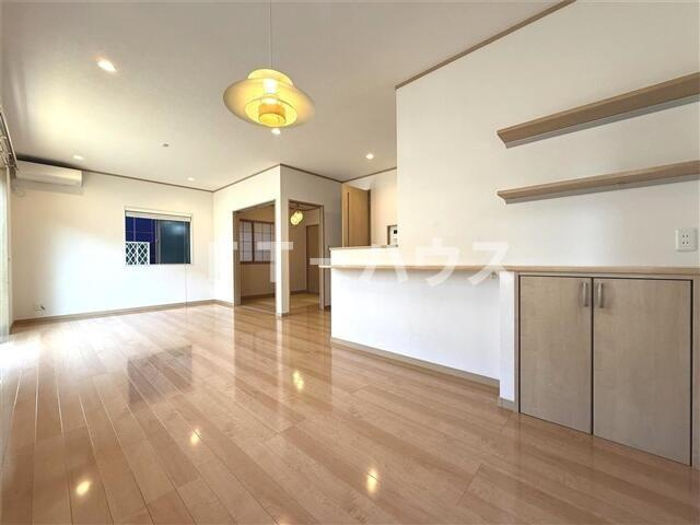 船橋市丸山２丁目戸建の居間・リビング