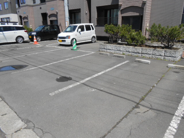 ザアレンジコウの駐車場