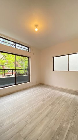 小松南町2丁目の子供部屋|洋室