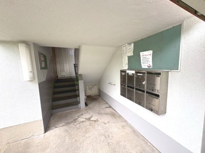【設備】 | 浅香山住宅２６号棟 | スッキリとした共用部分です。十分に管理されていて安心ですね。
