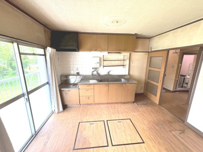 【キッチン】 | 浅香山住宅２６号棟 | １階ならでは床下収納付きのキッチンです。リフォームの相談を承っております。『ヴィンテージ・スタイル』の住まいに再生させてみませんか？